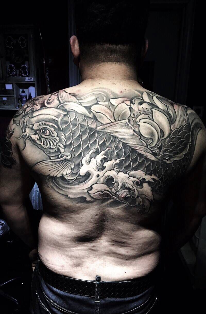 八斤大鲤鱼纹身图片_动物传统肩部原创西安培训教学西安改手稿成品纹身图案