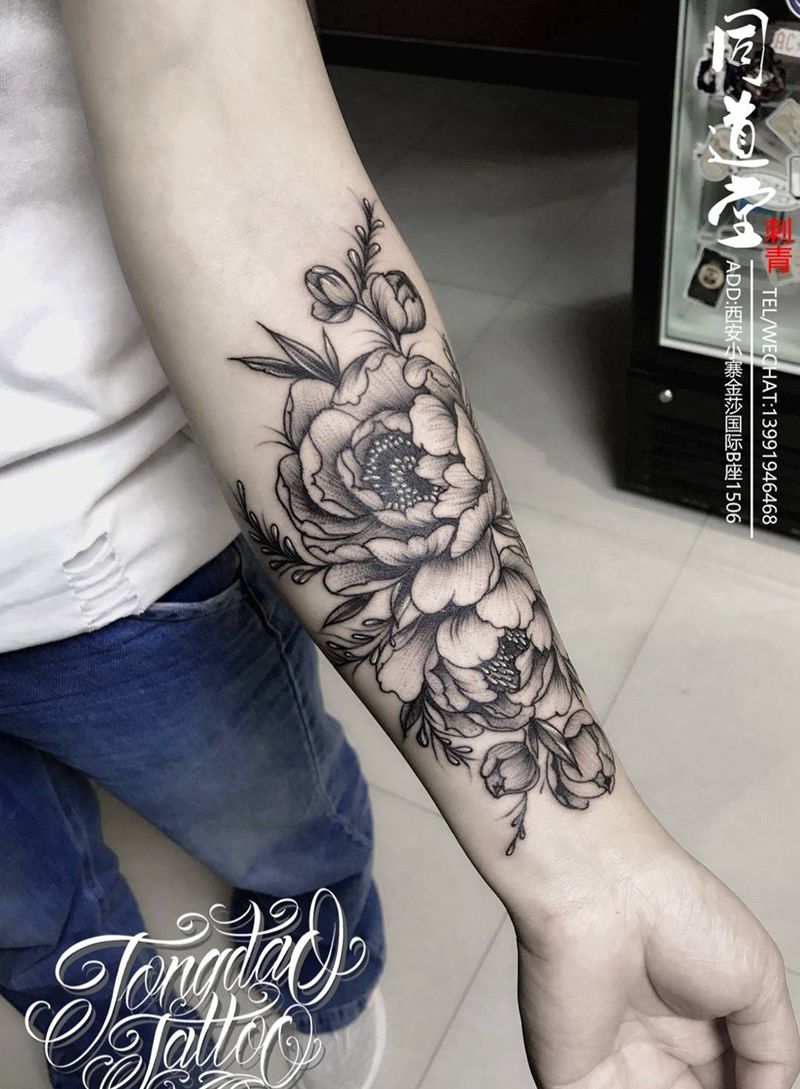 素花纹身纹身图片_手臂欧美写实新传统纹身图案