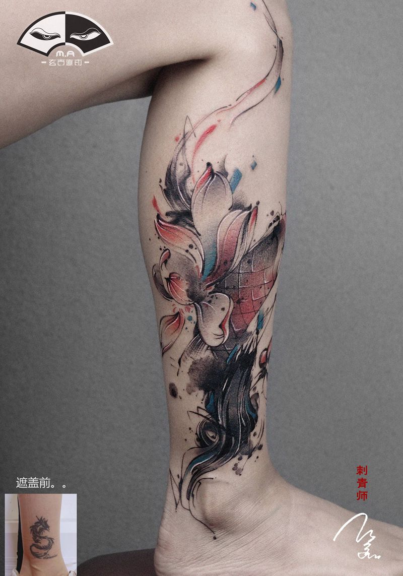 锦鲤纹身图片_腿部水墨遮盖纹身图案