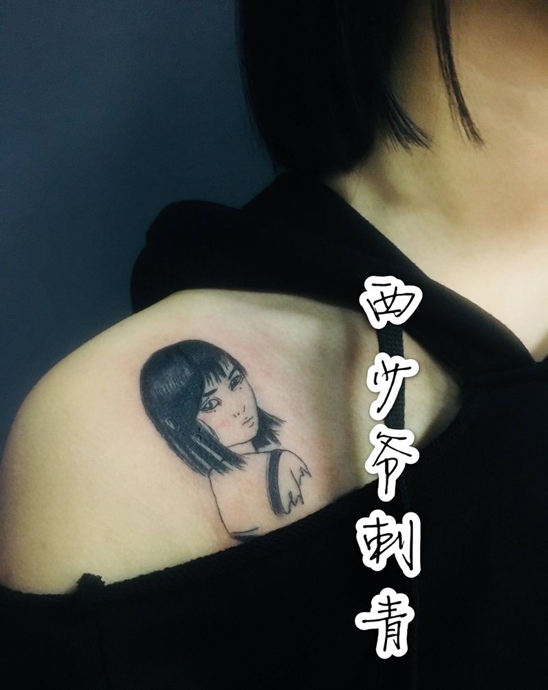 少女纹身图片_胸部纹身图案