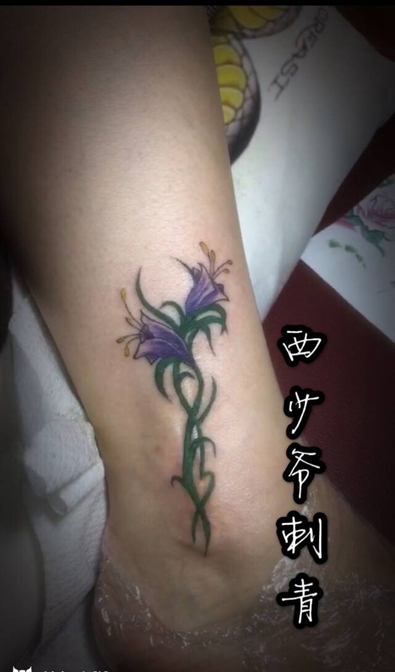 花纹身图片_腿部纹身图案