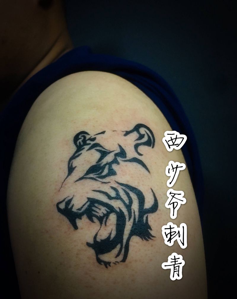 老虎纹身图片_手臂纹身图案