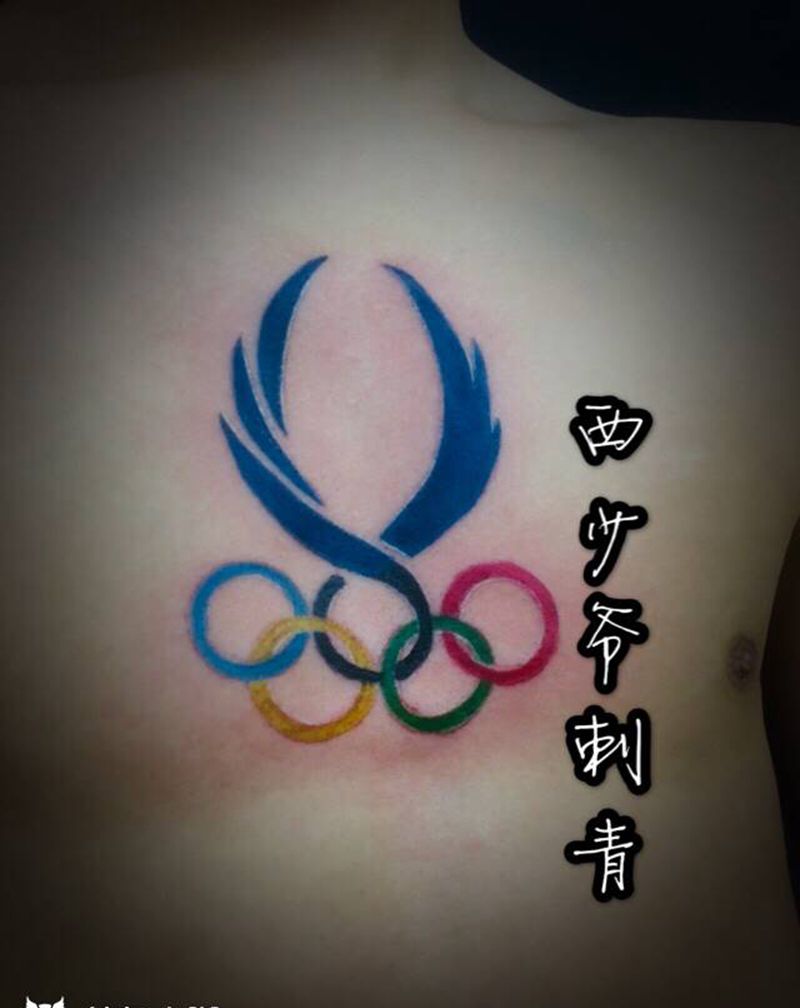 五环翅膀纹身图片_胸部纹身图案