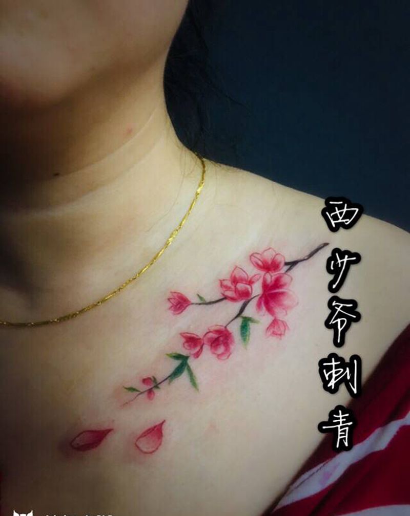 花纹身图片_胸部纹身图案