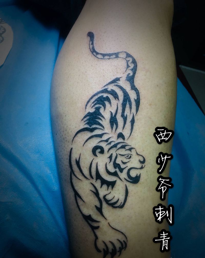 老虎纹身图片_腿部纹身图案