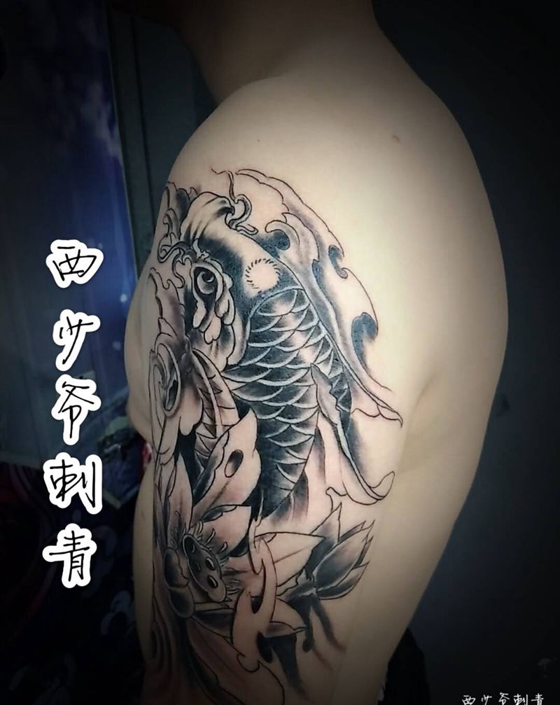 鱼纹身图片_手臂纹身图案