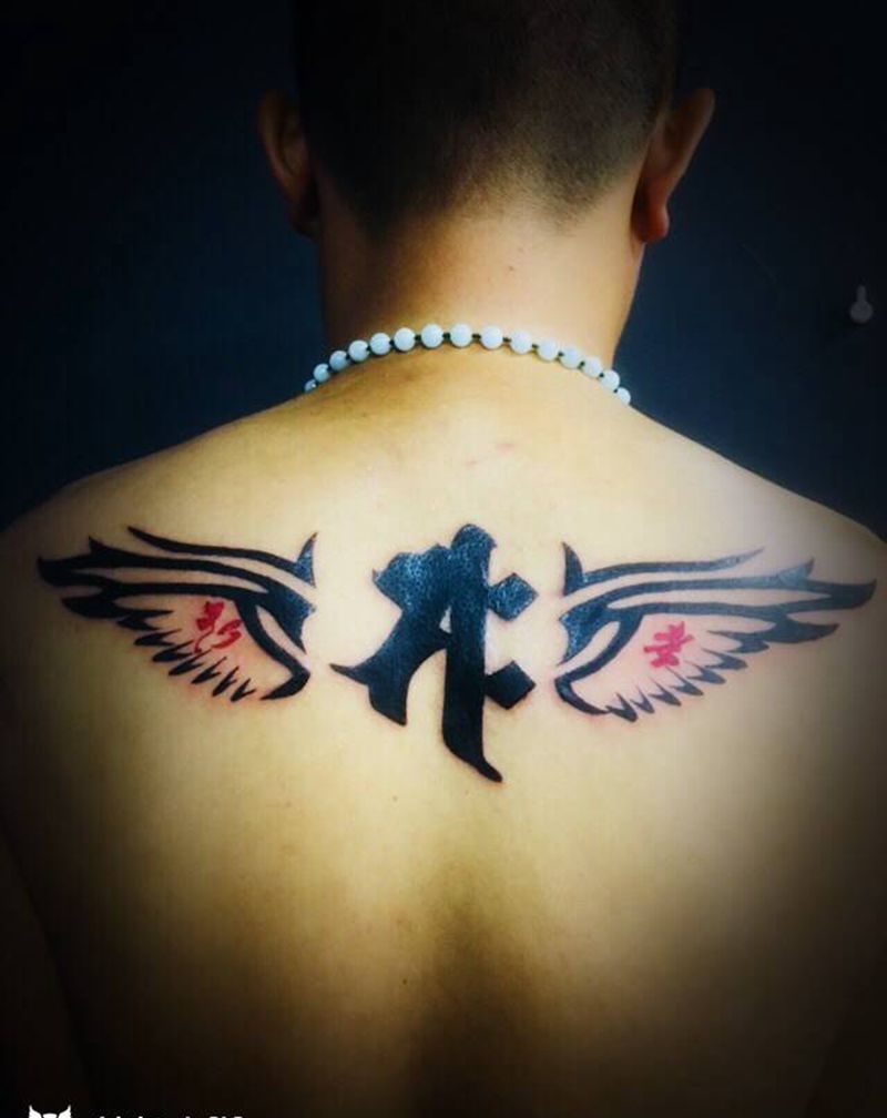 翅膀纹身图片_背部纹身图案