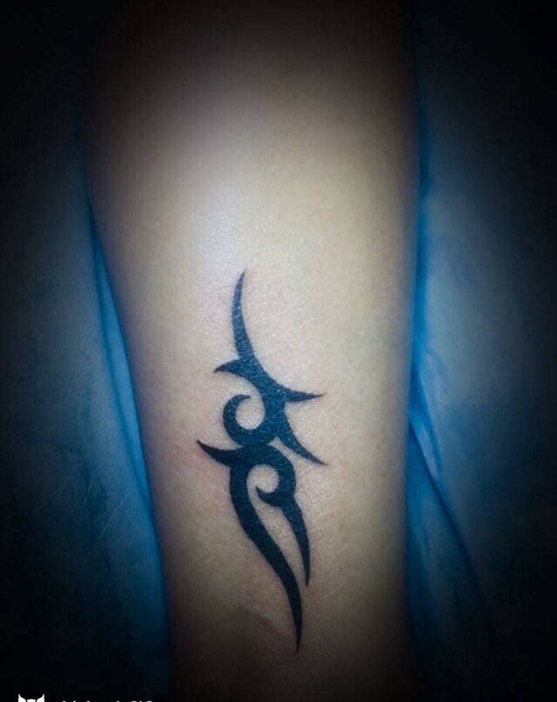 图腾纹身图片_腿部纹身图案