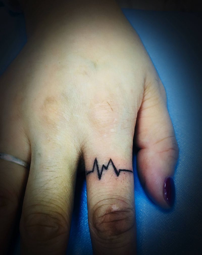 心电图纹身图片_手部纹身图案