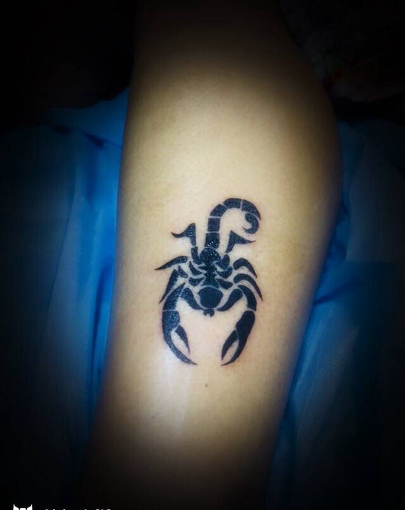 图腾蝎子纹身图片_腿部纹身图案