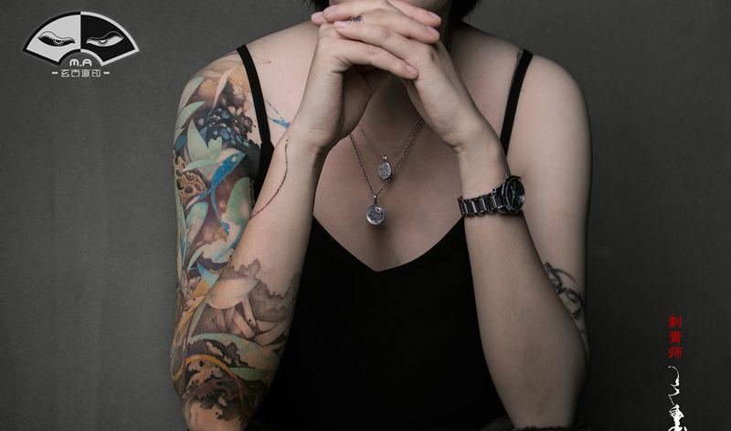 《荷》纹身图片_手臂水墨荷花纹身图案