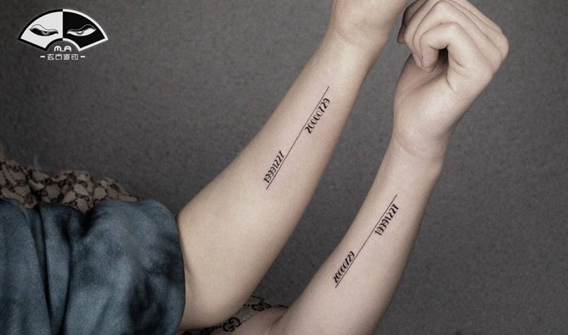 小图纹身图片_手臂腿部几何点刺小字母小清新小图纹身图案