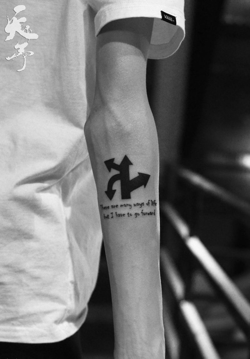 路标纹身图片_成品手臂清新几何原创黑灰西安纹身图案