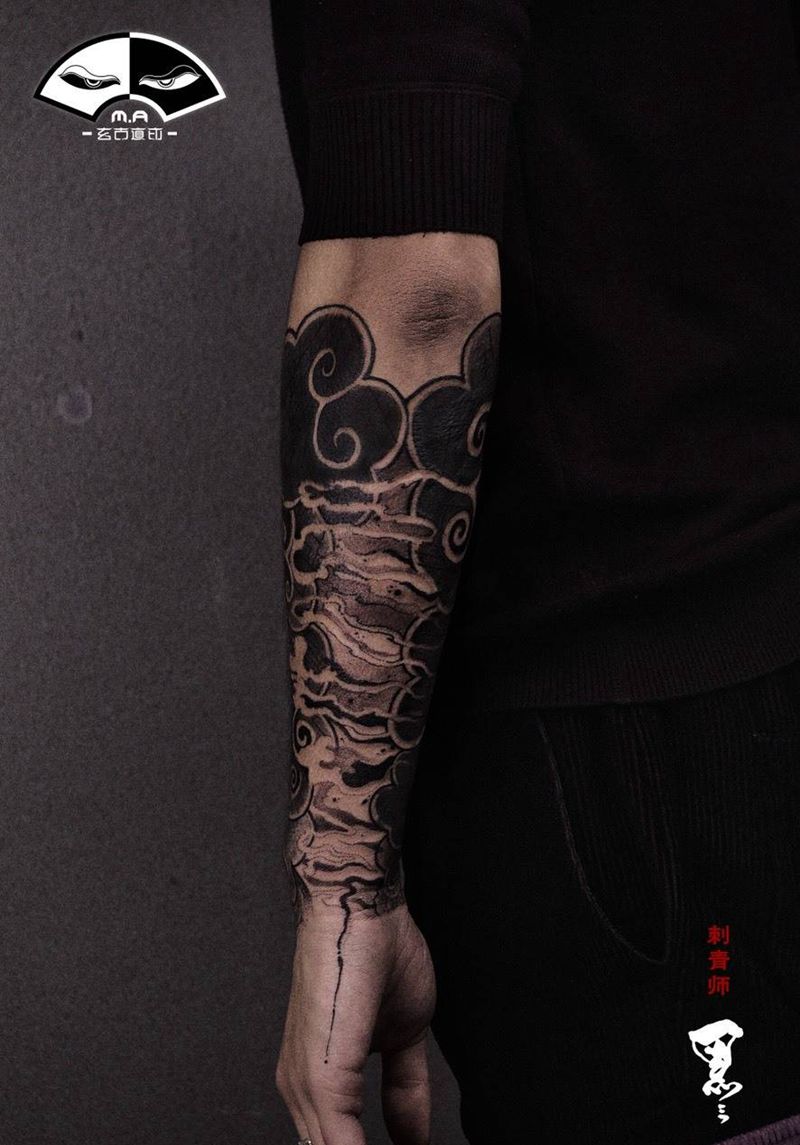 遮盖纹身纹身图片_手臂腿部水墨点刺遮盖祥云遮盖包小臂纹身图案