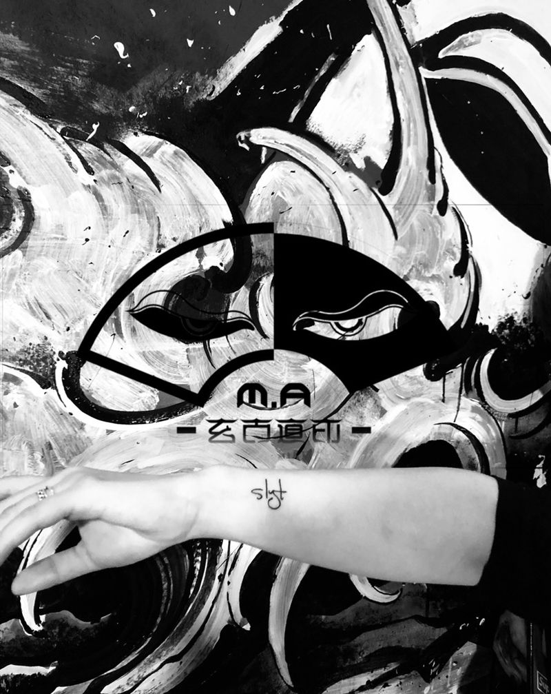 小字母纹身图片_成品腿部手部清新传统字符几何植物情侣原创纹身图案