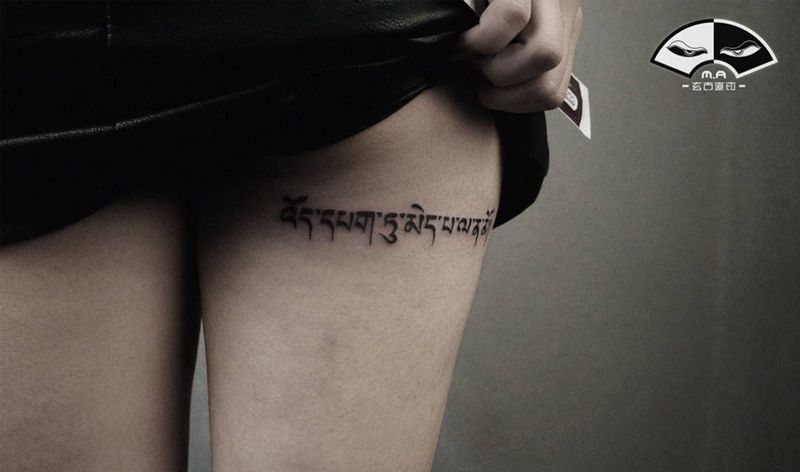 梵文纹身图片_手臂腿部几何水墨梵文小清新点纹身图案