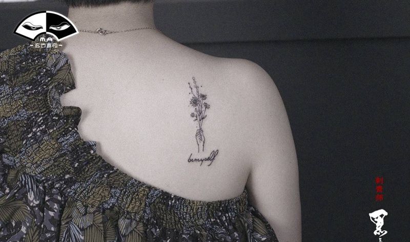 小清新纹身图片_小清新花创意写意小字母情侣原创清新背部成品纹身图案