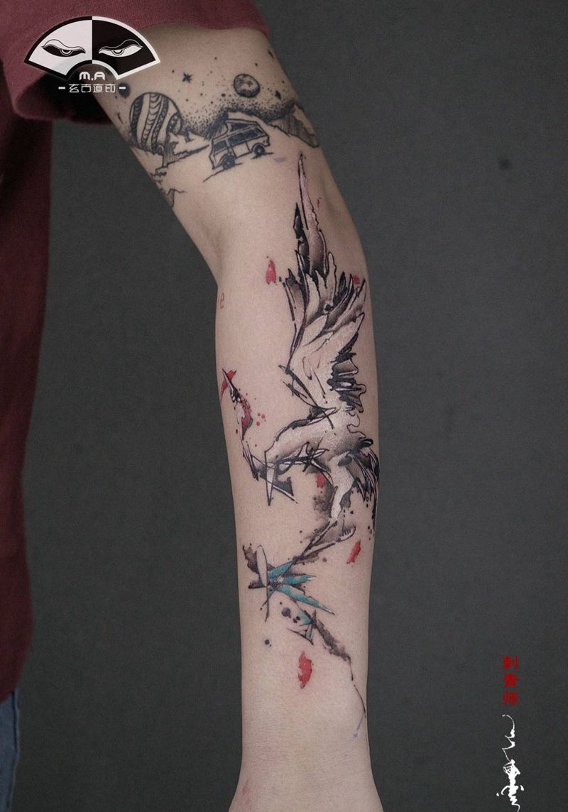 《鹤》纹身图片_手臂水墨鹤纹身图案