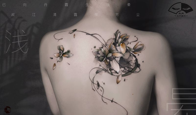 浅晕纹身图片_背部水墨水彩遮盖纹身图案