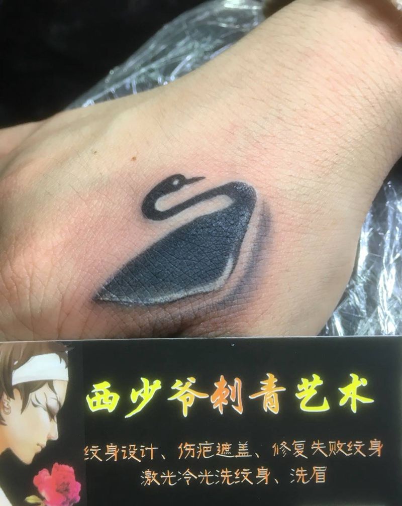 鹤纹身图片_手部纹身图案