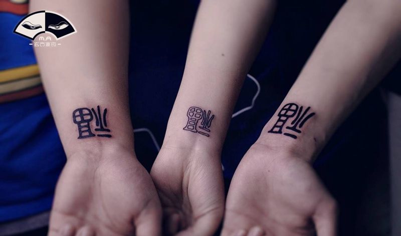 全家福纹身图片_国画传统清新手部手臂成品情侣字符静物颈部纹身图案