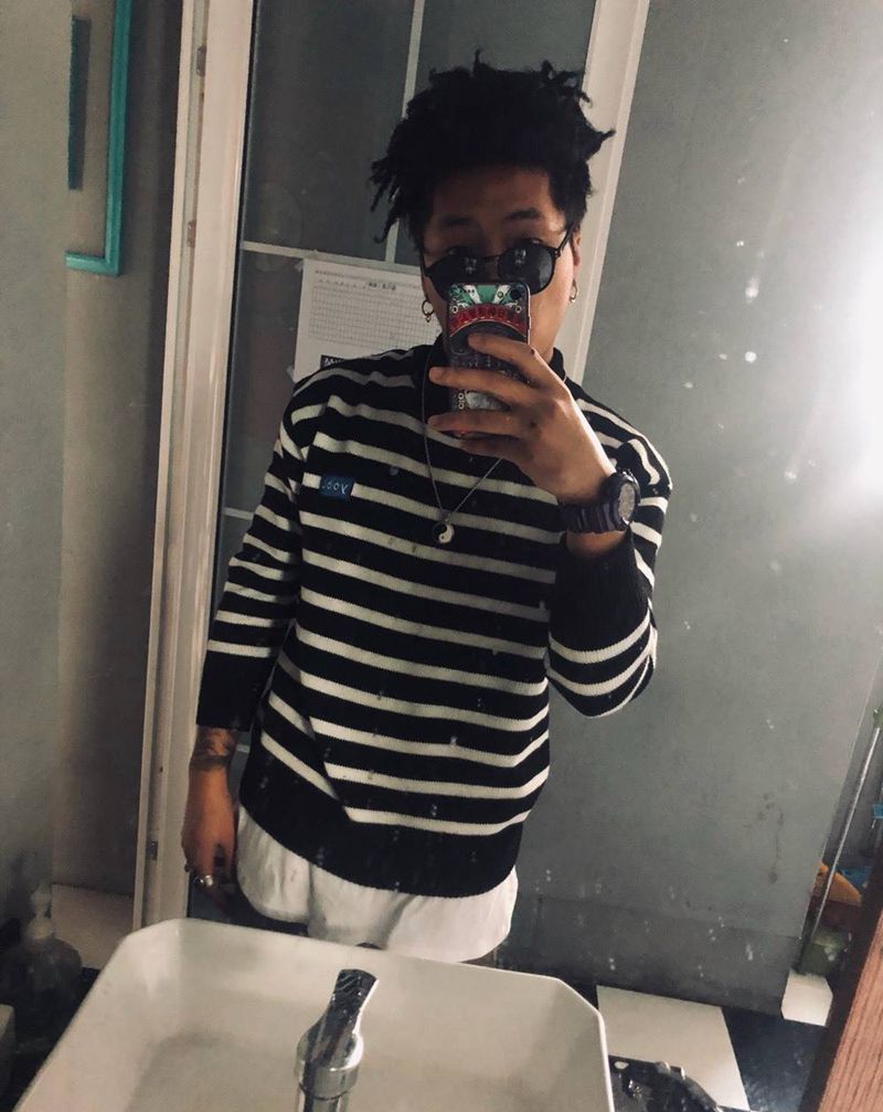 布莱克纹身图片_脚部几何点刺纹身图案