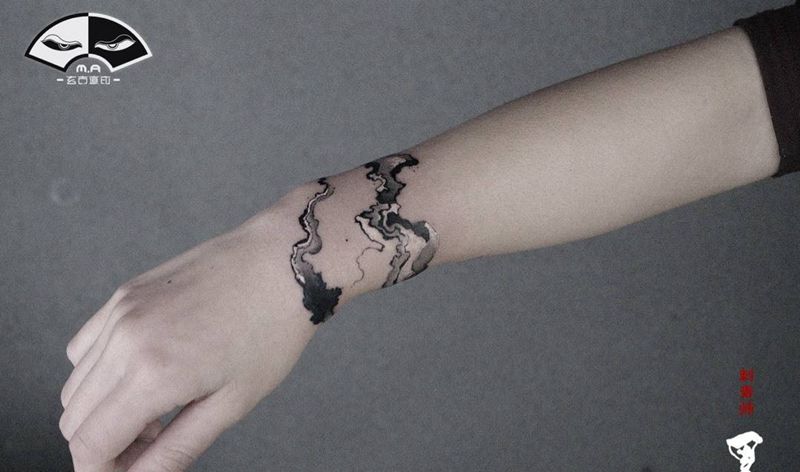 疤痕遮盖纹身图片_手臂手部水墨几何疤痕遮盖水墨小清新纹身图案