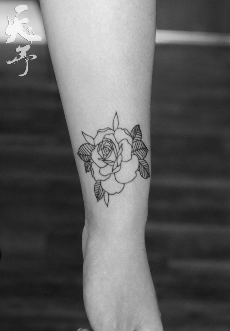 花纹身图片_成品手臂清新欧美几何字符植物原创黑灰西安纹身图案