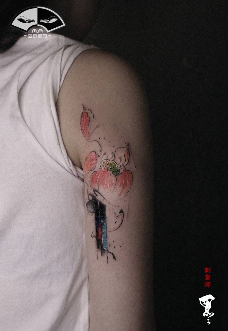 纹身遮盖纹身图片_手臂腿部水墨水彩遮盖水墨莲花纹身图案