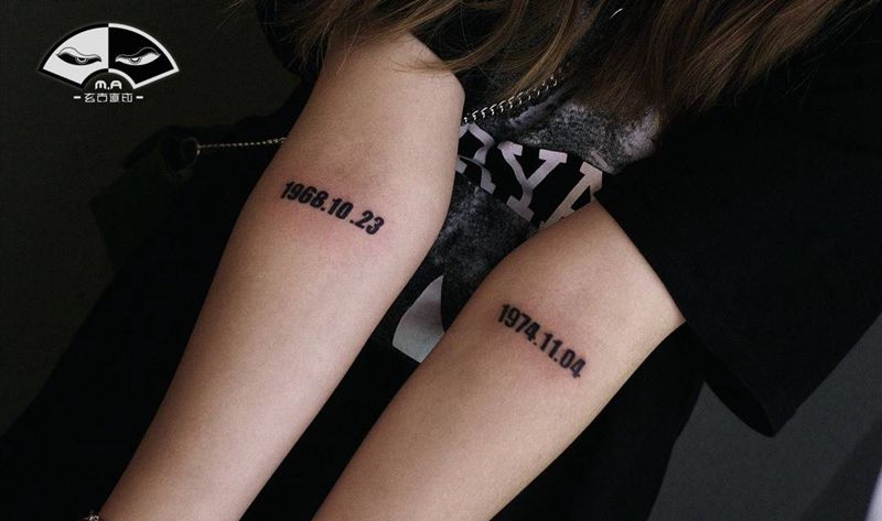 【时间点】纹身图片_手臂手部水墨几何字母出生日期小清新纹身图案