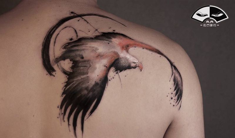 老鹰纹身图片_背部脚部水墨新传统老鹰水墨老鹰遮盖纹身图案