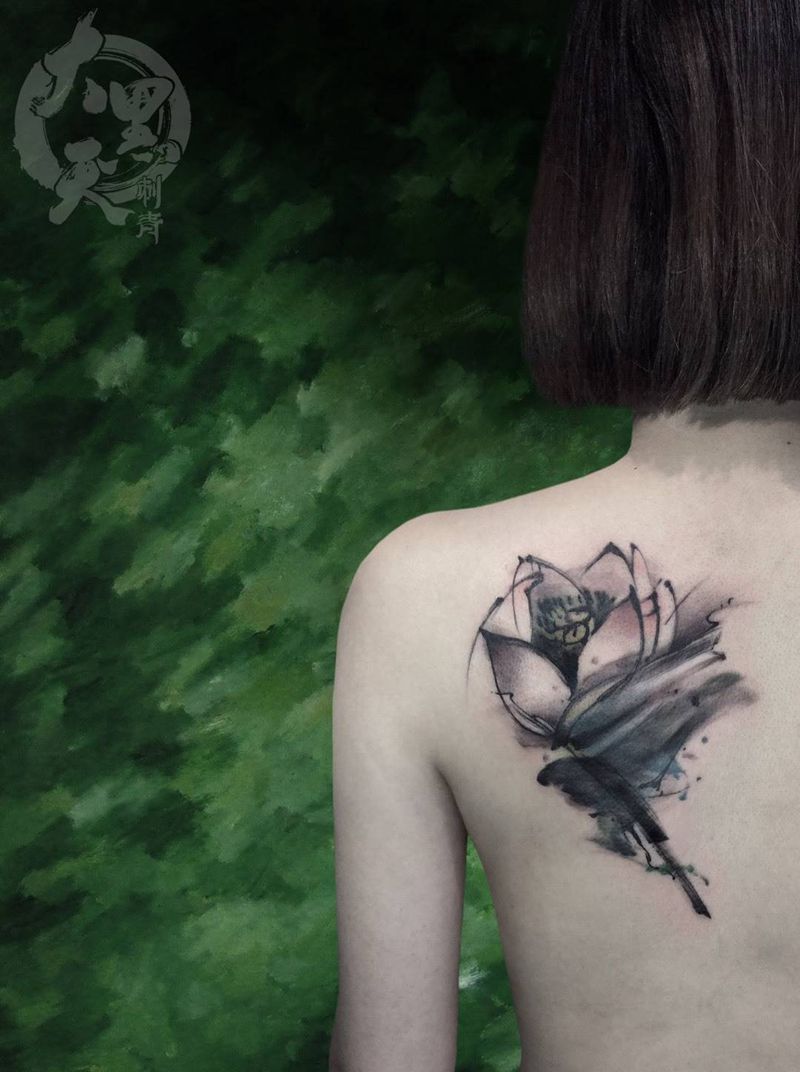 《写意莲花》纹身图片_成品肩部背部原创植物国画传统纹身图案