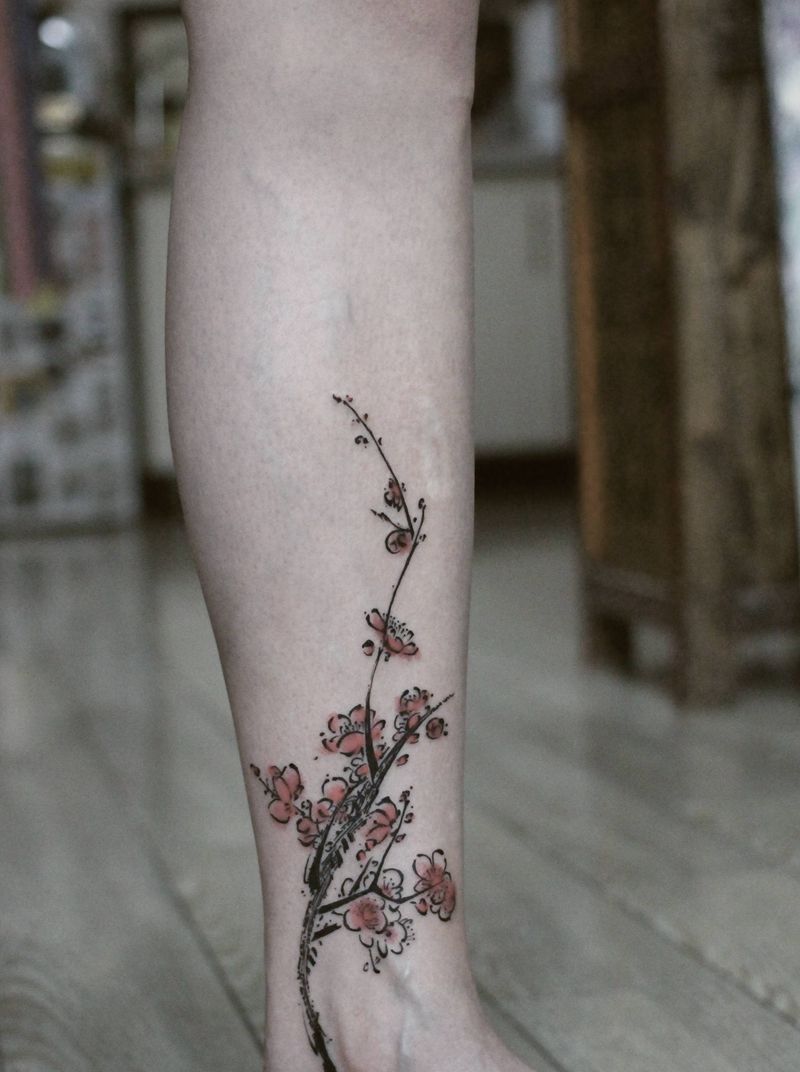 梅花纹身图片_脚部腿部水彩水墨纹身图案