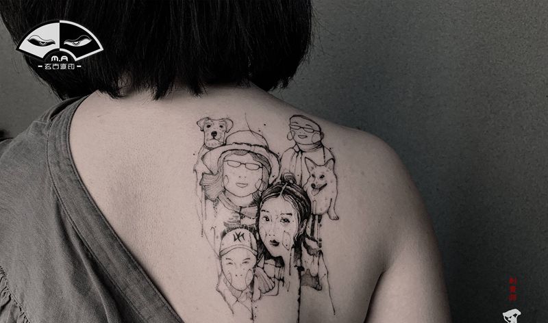 全家福的故事纹身图片_背部水墨纹身图案