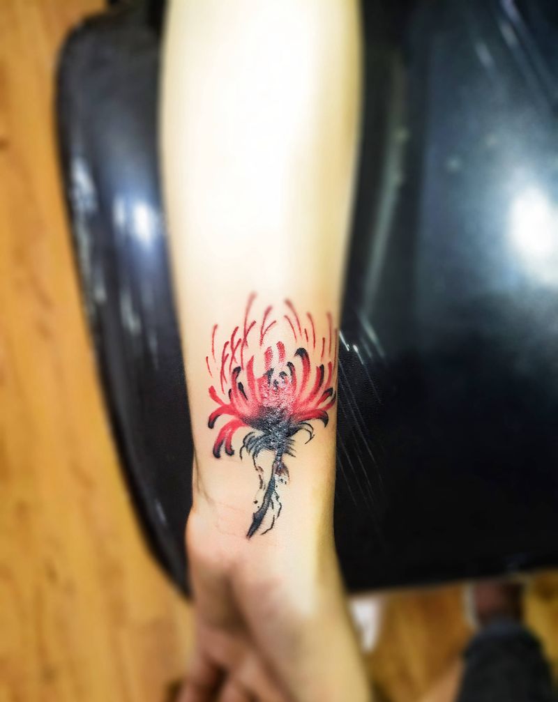 彼岸花纹身图片_手臂新传统花彼岸花纹身图案