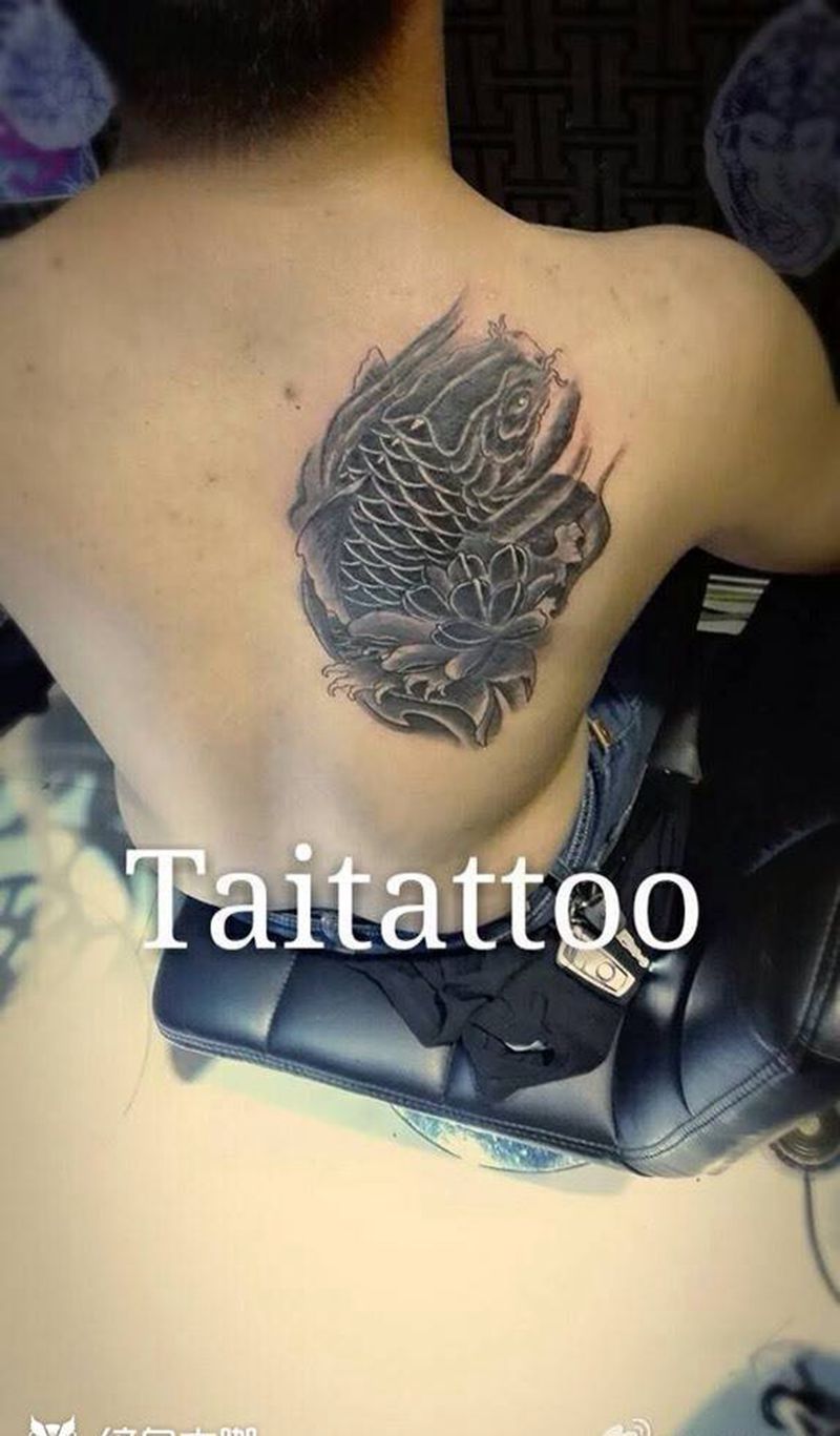 覆盖鲤鱼纹身纹身图片