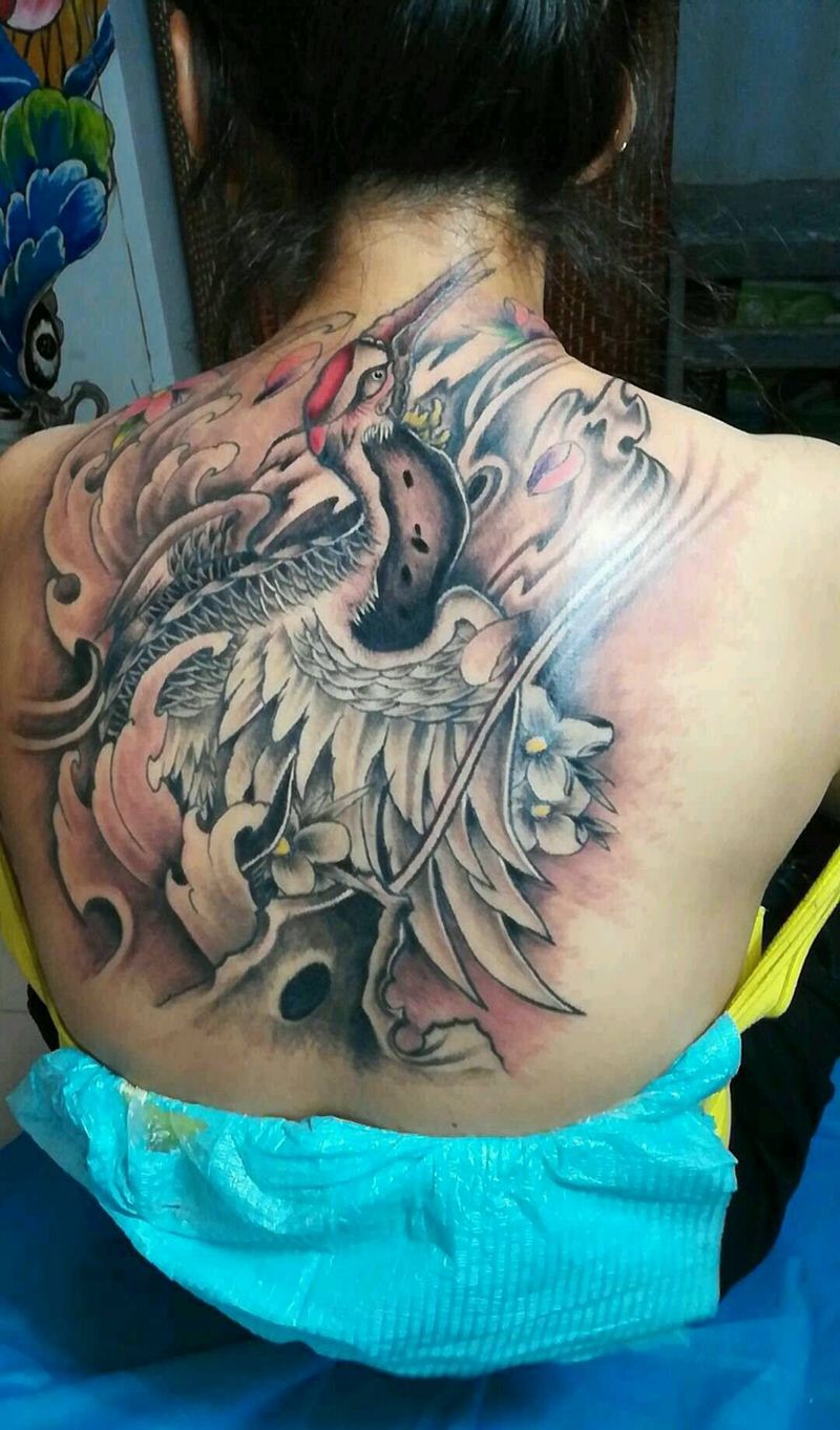 仙鹤遮盖顾客黑色皮肤纹身图片