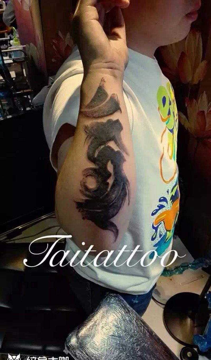 水墨風格梵文纹身图片