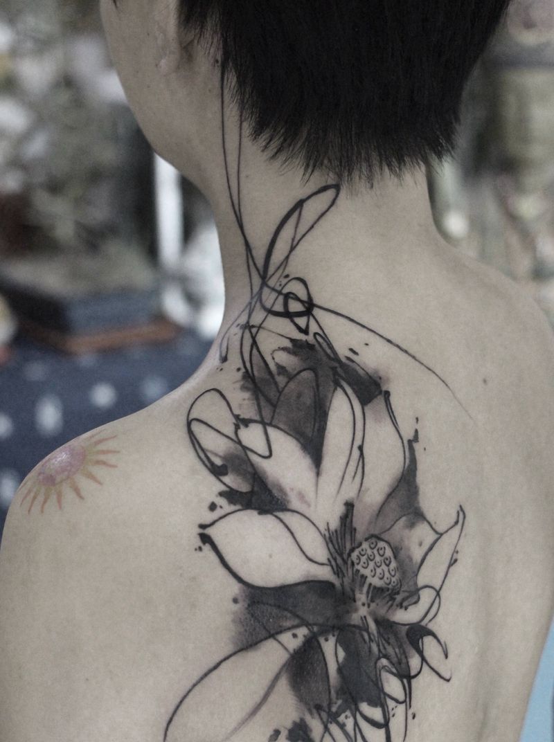莲花纹身图片_颈部肩部水墨水彩纹身图案