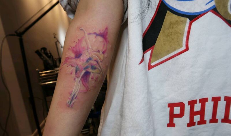 修改作品纹身图片_手臂清新人物成品纹身图案