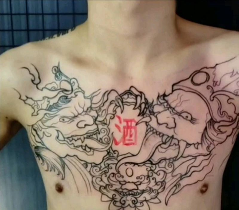 线条未完成纹身图片_胸部纹身图案