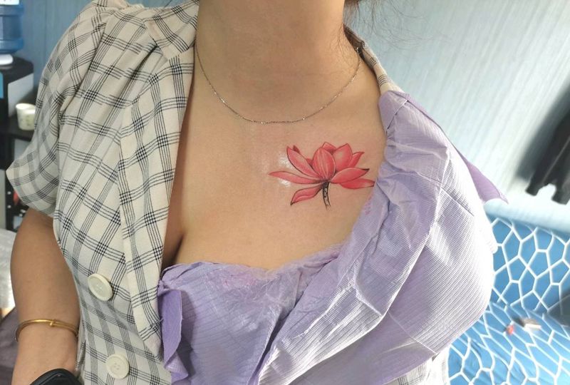 莲花纹身图片_胸部纹身图案