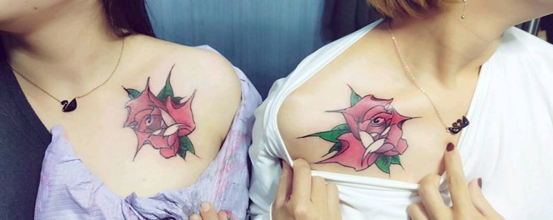 闺蜜玫瑰纹身图片_胸部纹身图案