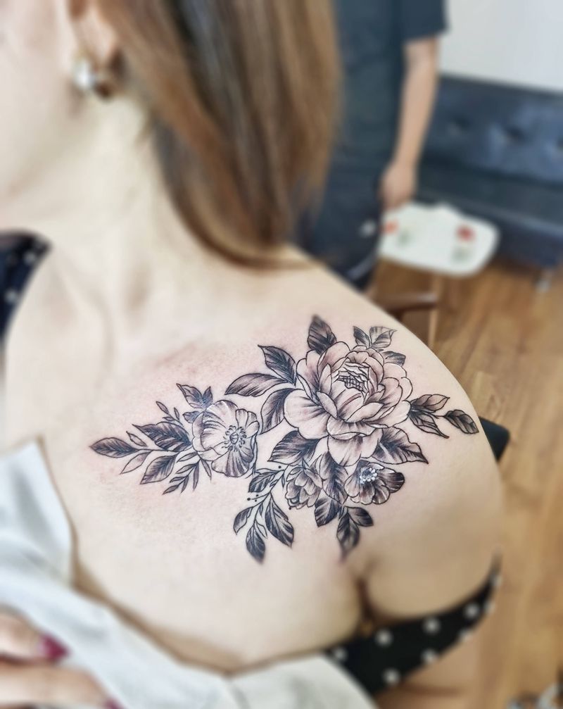 素花纹身图片_肩部点刺纹身图案