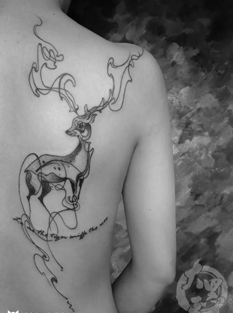 《鹿》纹身图片_成品肩部腰部背部欧美国画传统原创动物植物纹身图案