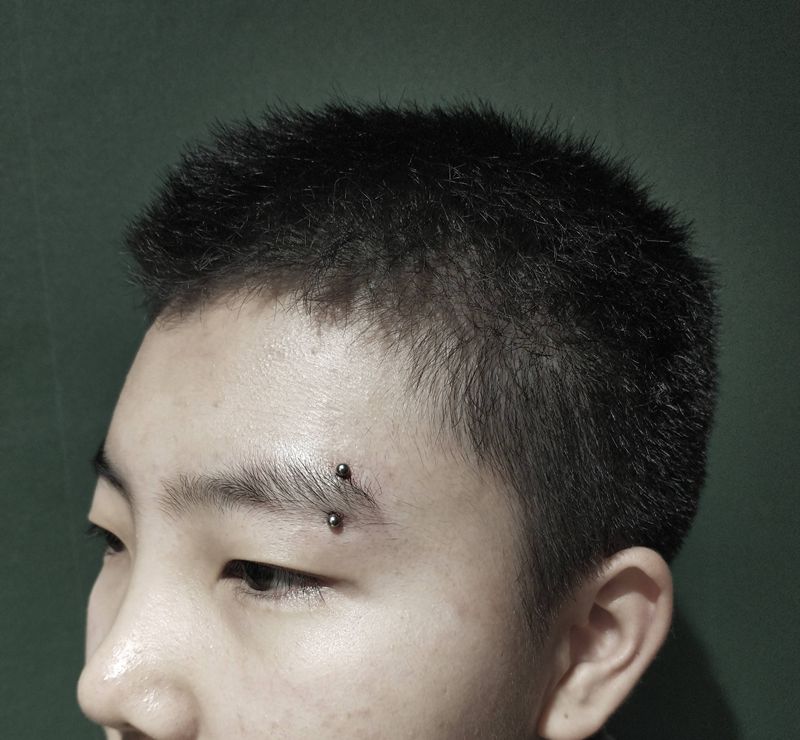 眉钉纹身图片_眉钉纹身图案