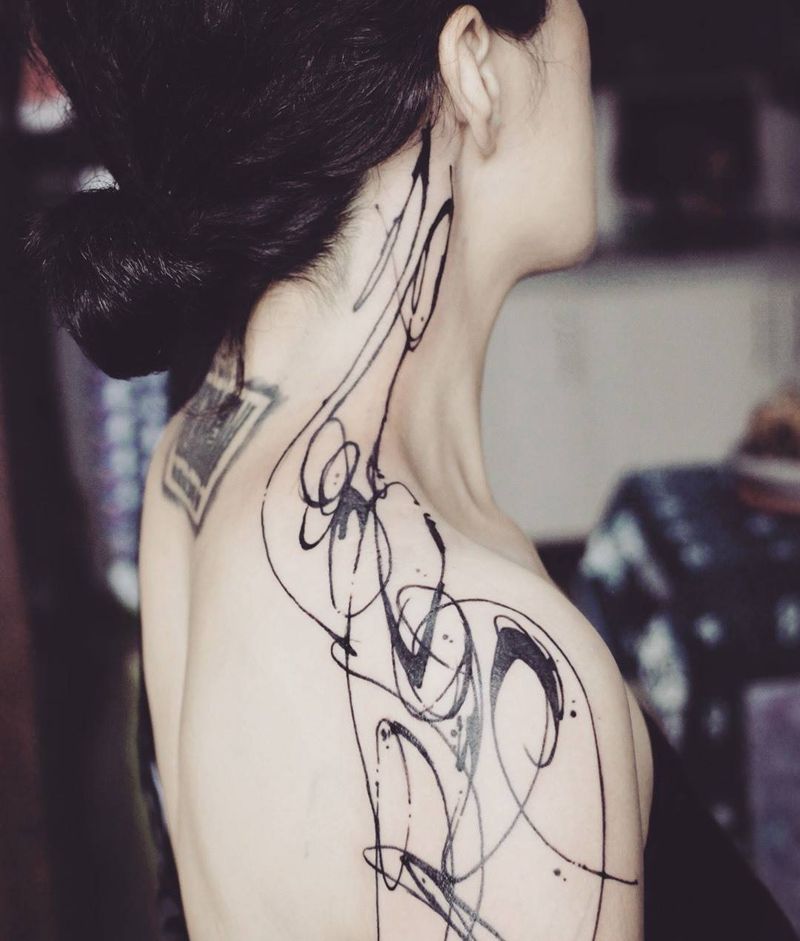 线纹身图片_颈部肩部水墨水彩纹身图案
