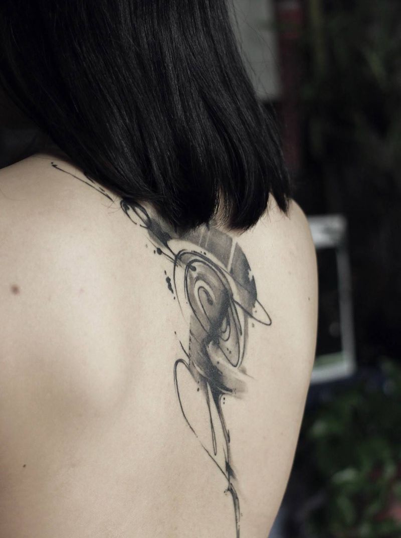 宇宙纹身图片_背部肩部水墨水彩纹身图案