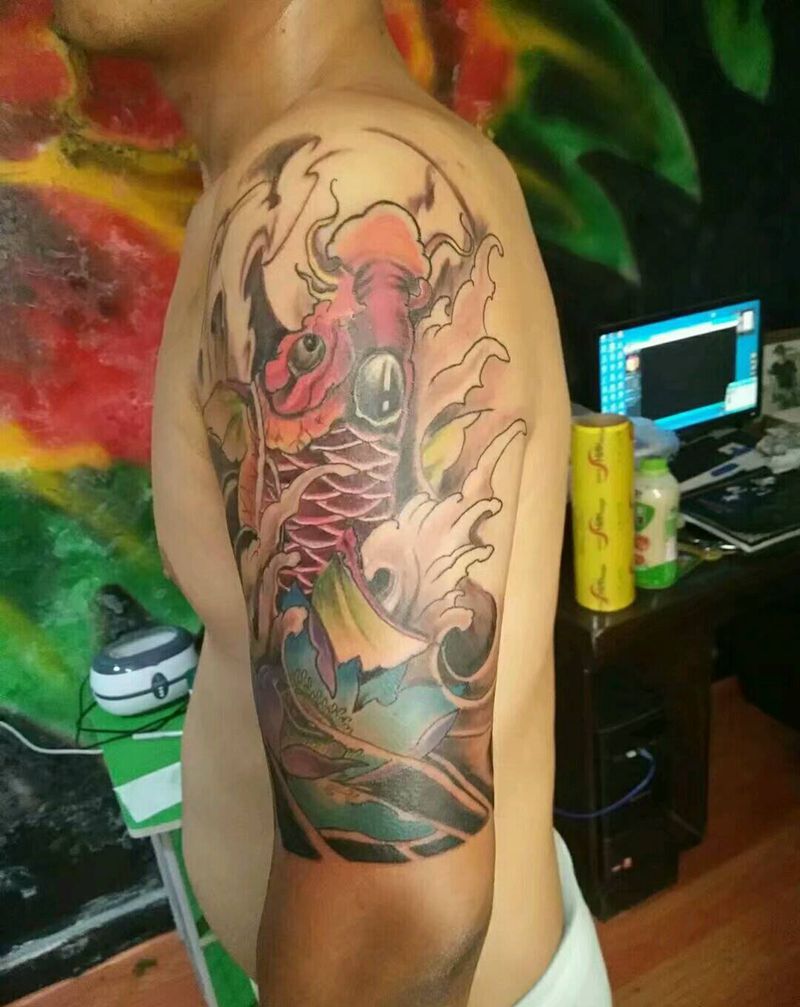 彩色鲤鱼纹身图片
