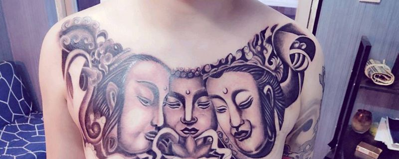 三面佛纹身图片_胸部纹身图案